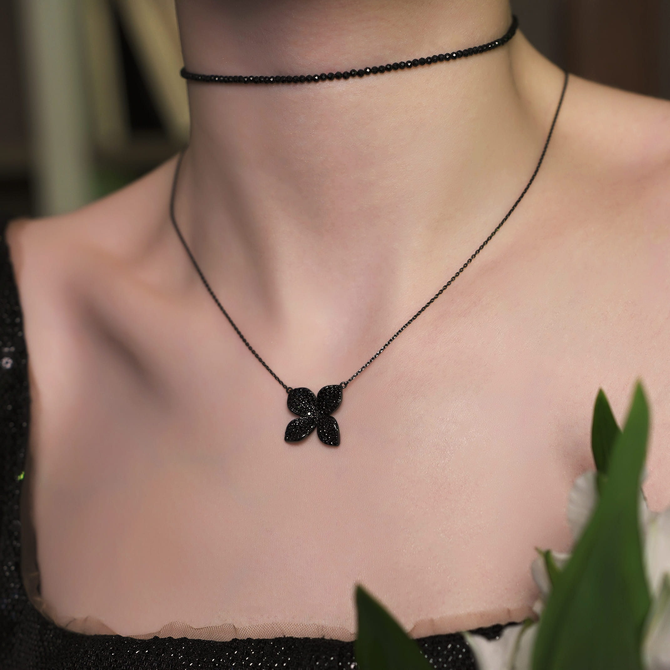 Серебряное колье "Gothic Flowers" со шпинелями