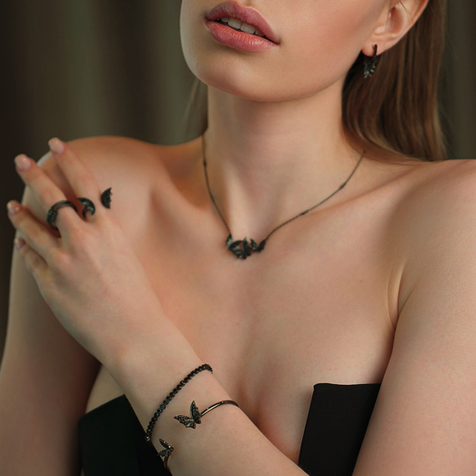 Серебряное колье с фианитами
